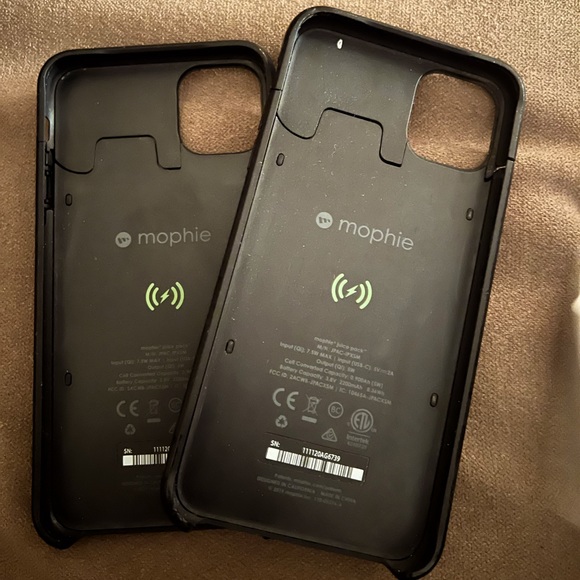Black Mophie IPhone 11 Pro Max Charging Case